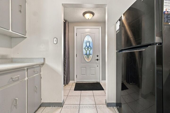 Property Photo:  135 Cedarhill Crescent  ON N2E 1R3 