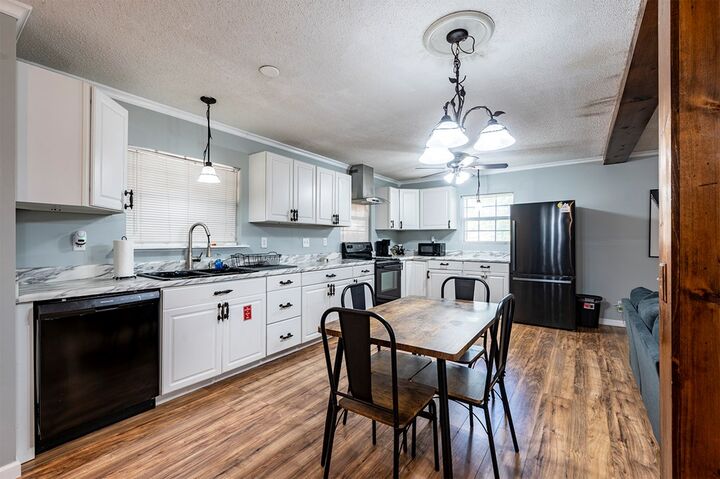 Property Photo:  2430 Beachview Drive  GA 31705 