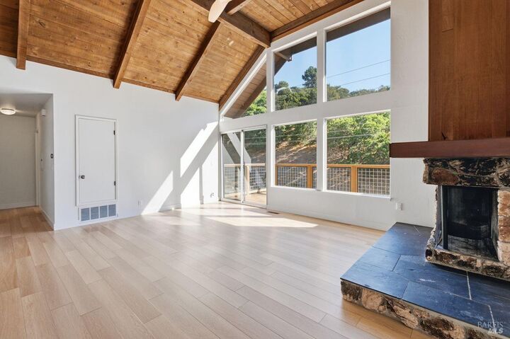 Property Photo:  105 107 Elizabeth Way  CA 94901 