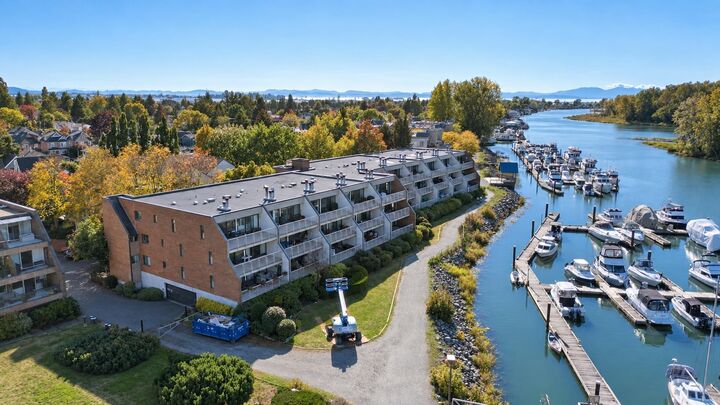 Property Photo:  4803 48 Avenue 204  BC V4K 1V2 