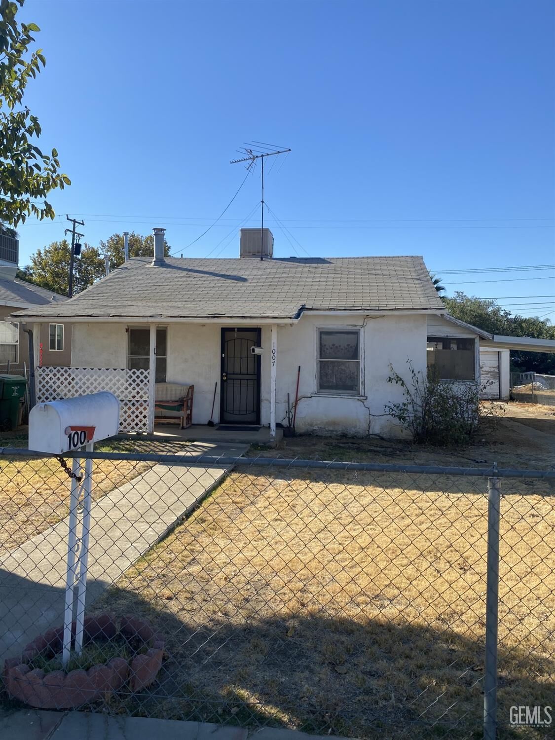 Property Photo: 1007 Wilson Avenue CA 93308