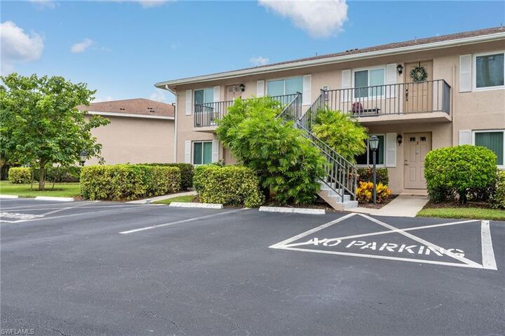 Property Photo: 160 Palm Dr 5 FL 34112