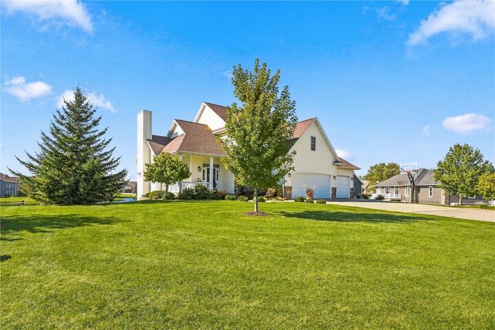 Property Photo:  6413 Milburn NE  IA 52411 