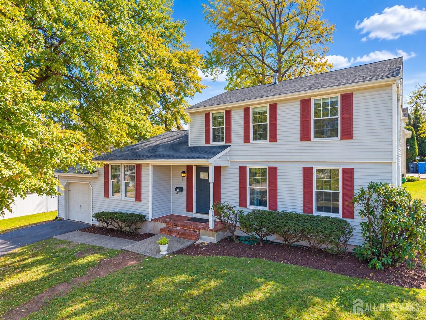 Property Photo:  32 Smith Street  NJ 08840 