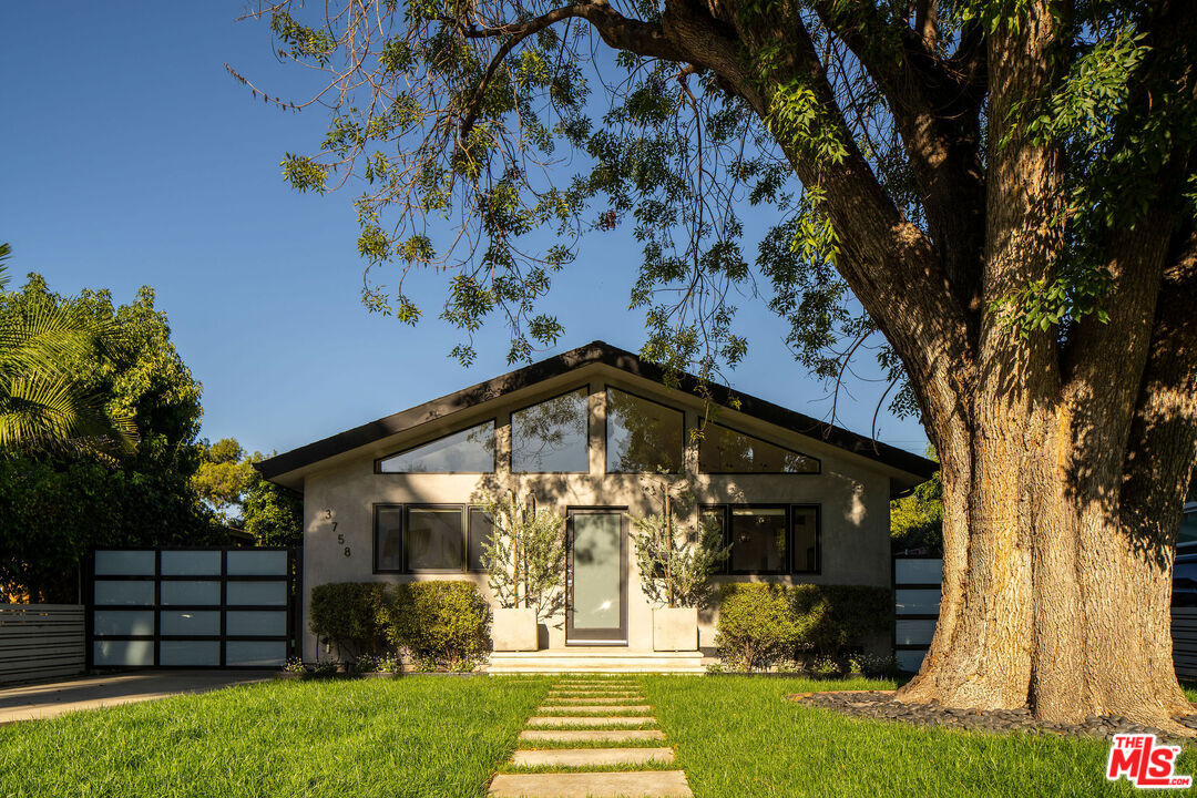 Property Photo:  3758 Barry Ave  CA 90066 