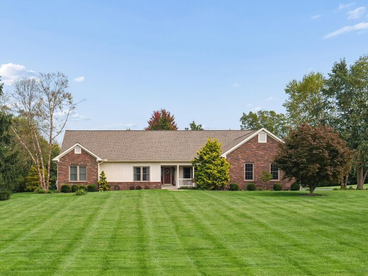 Property Photo:  1982 Wilshire NW Lane  OH 43130 