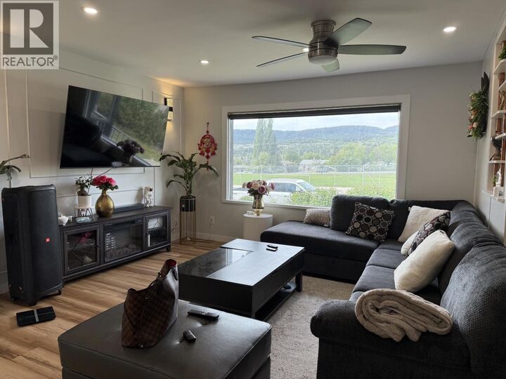 Property Photo:  390 Third Avenue  BC V2G 2A8 