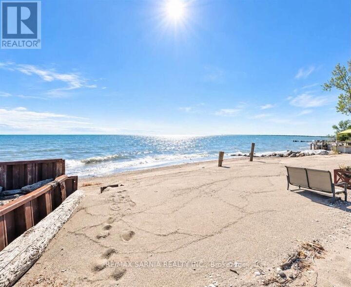 Property Photo:  18200 Erie Shore Drive  ON K0P 1A0 