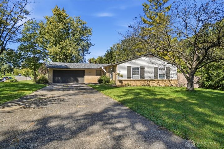 Property Photo:  2111 Plantation Trail  OH 45305 
