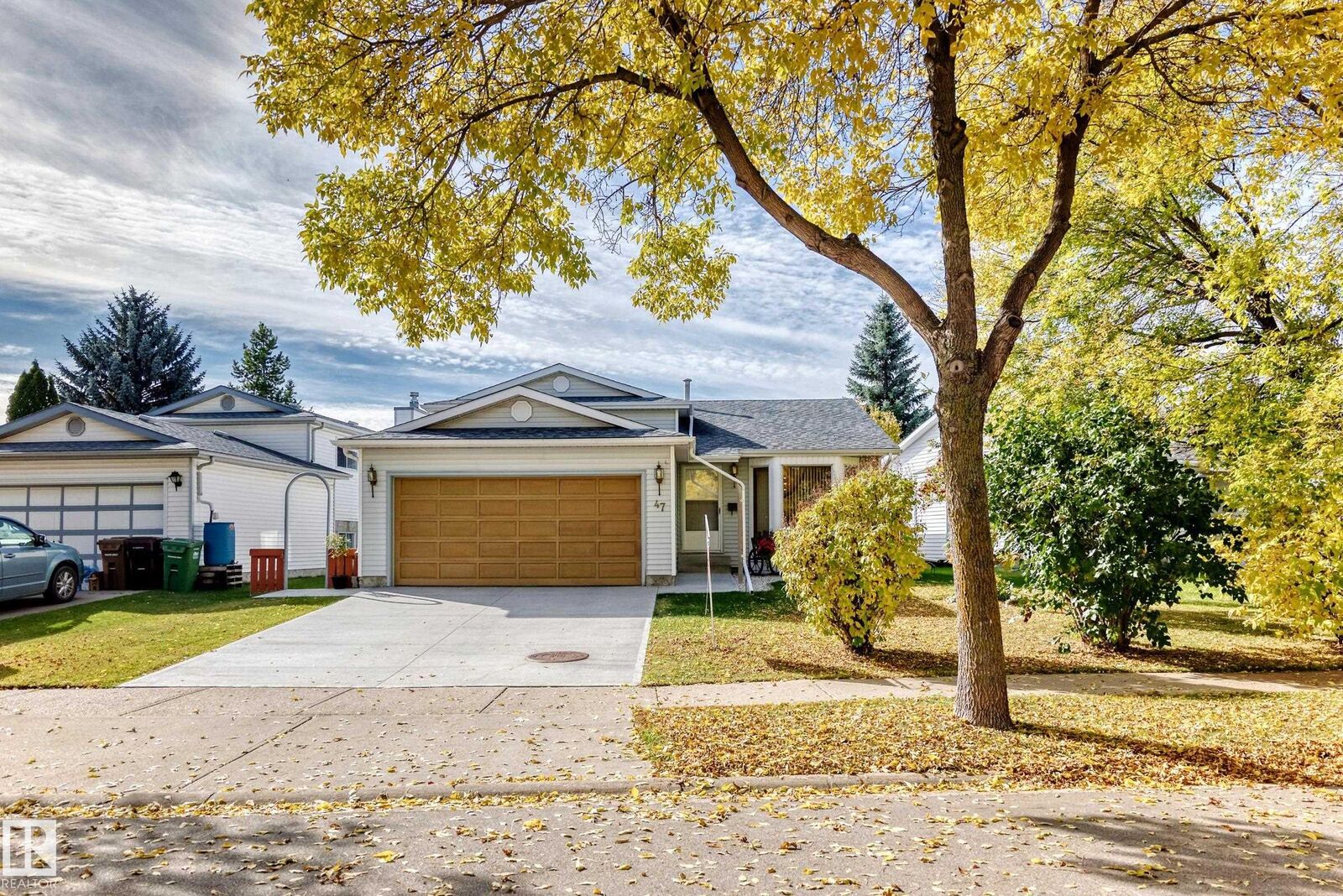 Property Photo:  47 Deerbourne Drive  AB T8N 4R2 