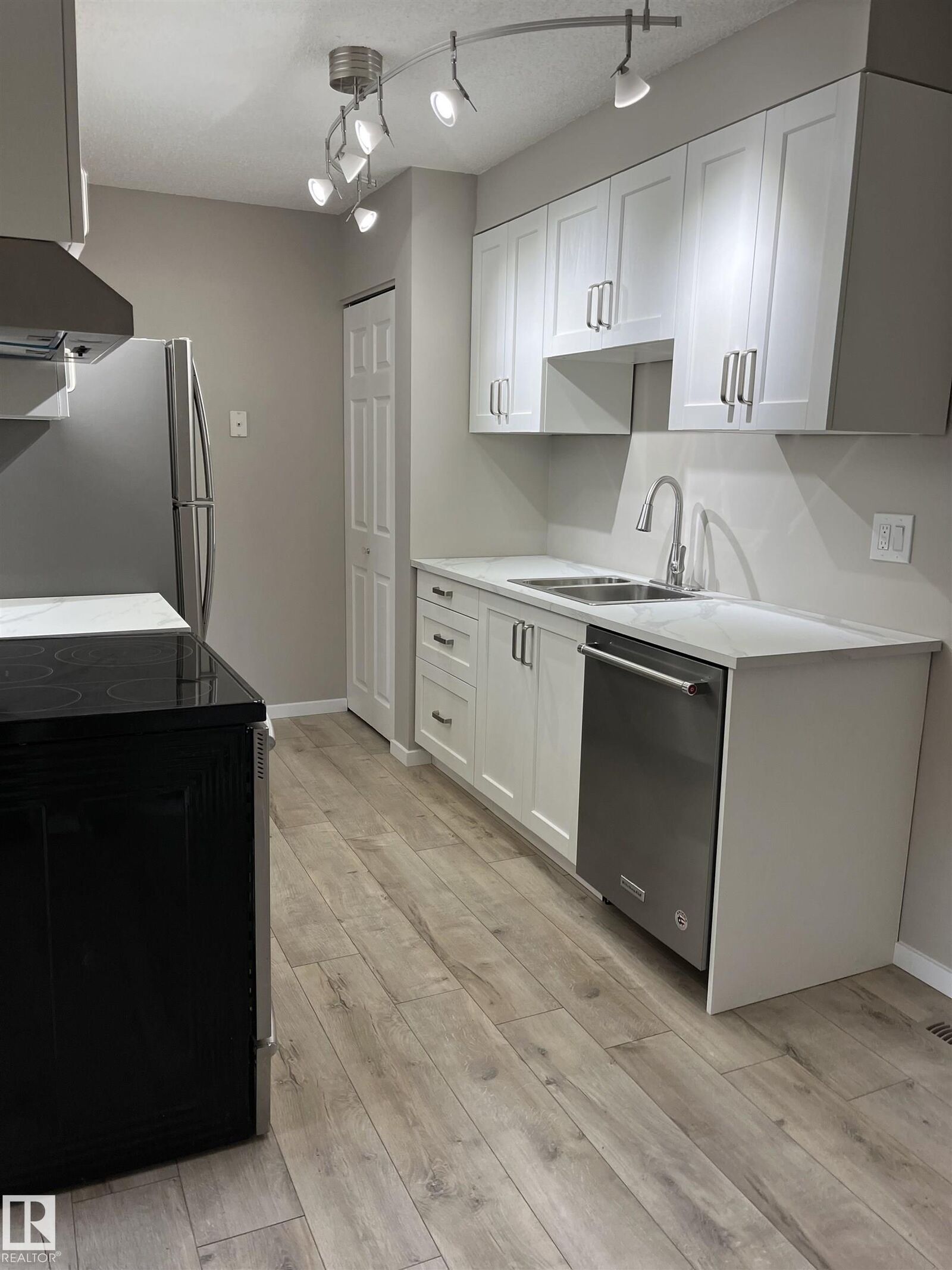 Property Photo:  14130 80 Street NW 10  AB T5C 1L6 