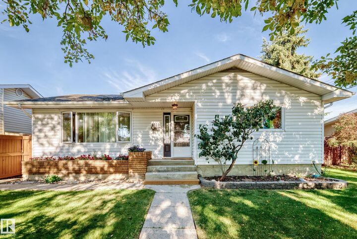 Property Photo:  8814 160 Street NW  AB T5R 2H7 