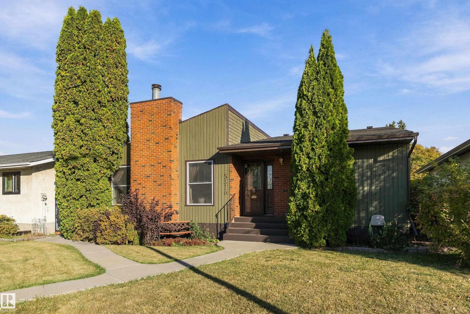 Property Photo:  5310 18A Avenue NW  AB T6L 1J8 