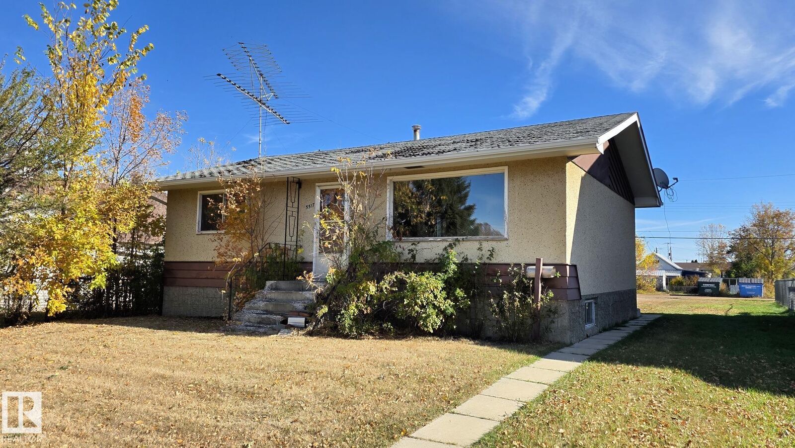 Property Photo:  5517 49 Street  AB T9C 1G5 