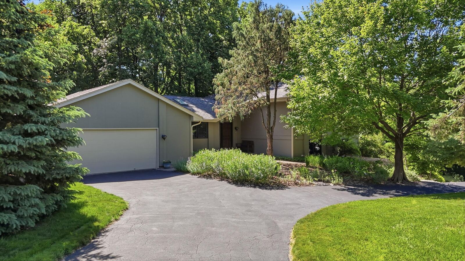 Property Photo:  3610 Evergreen Lane N  MN 55441 