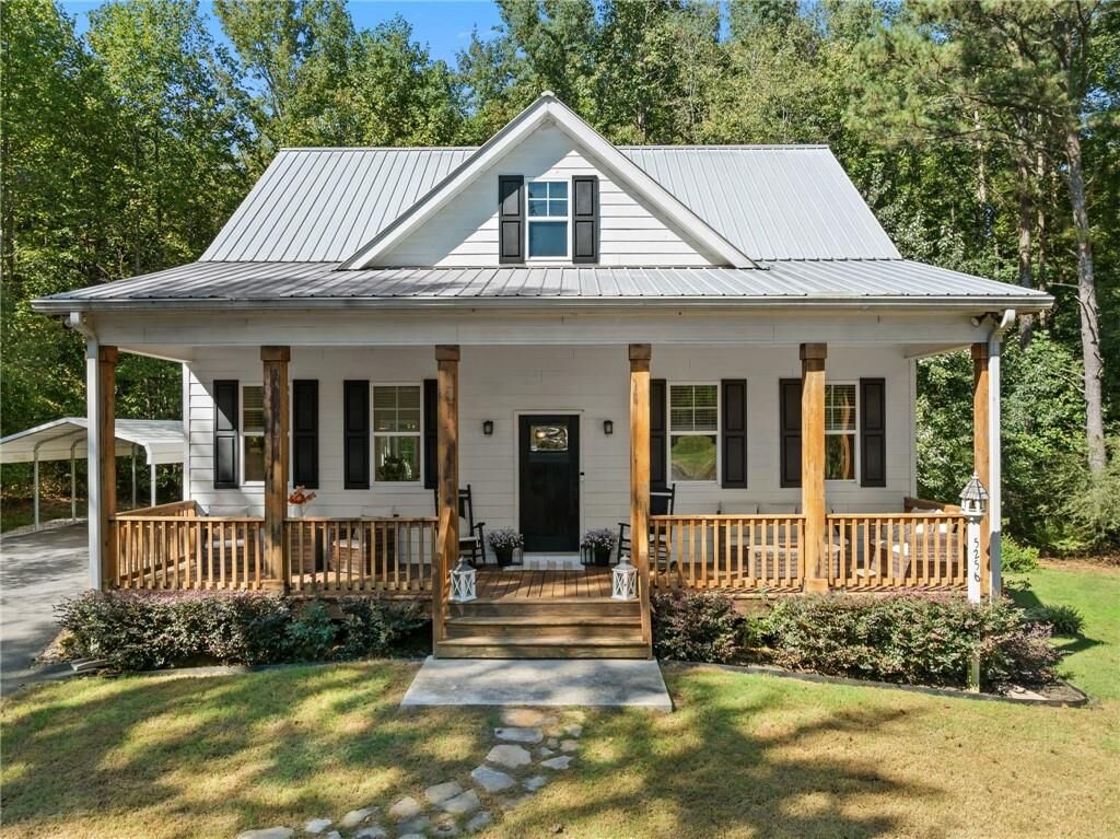 Property Photo: 5256 Cantrell Circle GA 30041