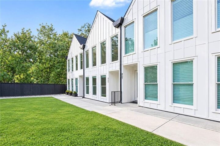 Property Photo:  409 Burgundy Way  GA 30188 