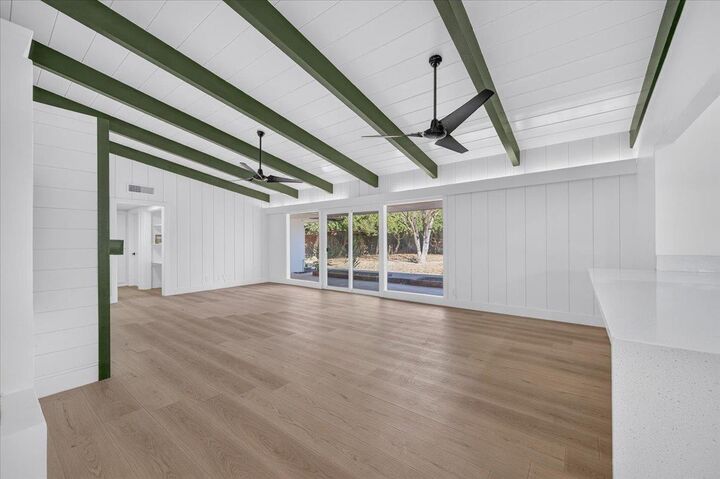Property Photo: 609 E Hampton Way CA 93704