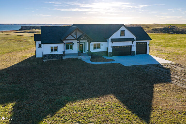 Property Photo:  1265 42L Avenue NW  ND 58540 