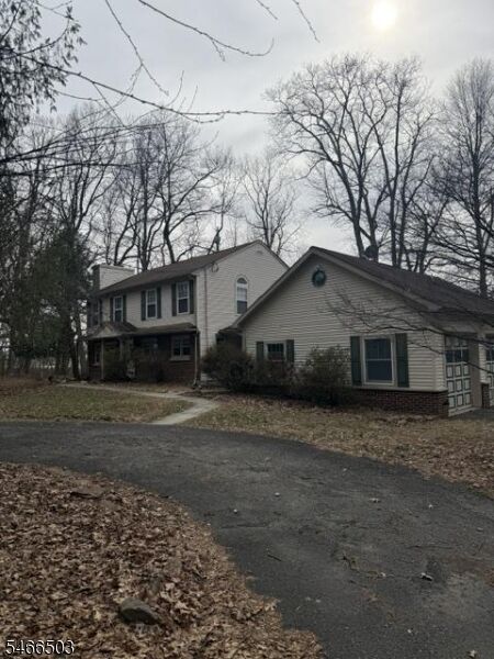 Property Photo:  5 Linabury Ln  NJ 07930 