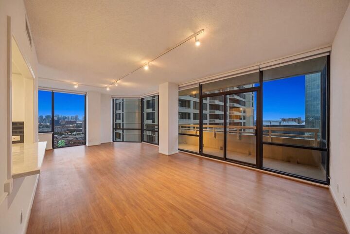 Property Photo:  15 Greenway Plaza 25J  TX 77046 