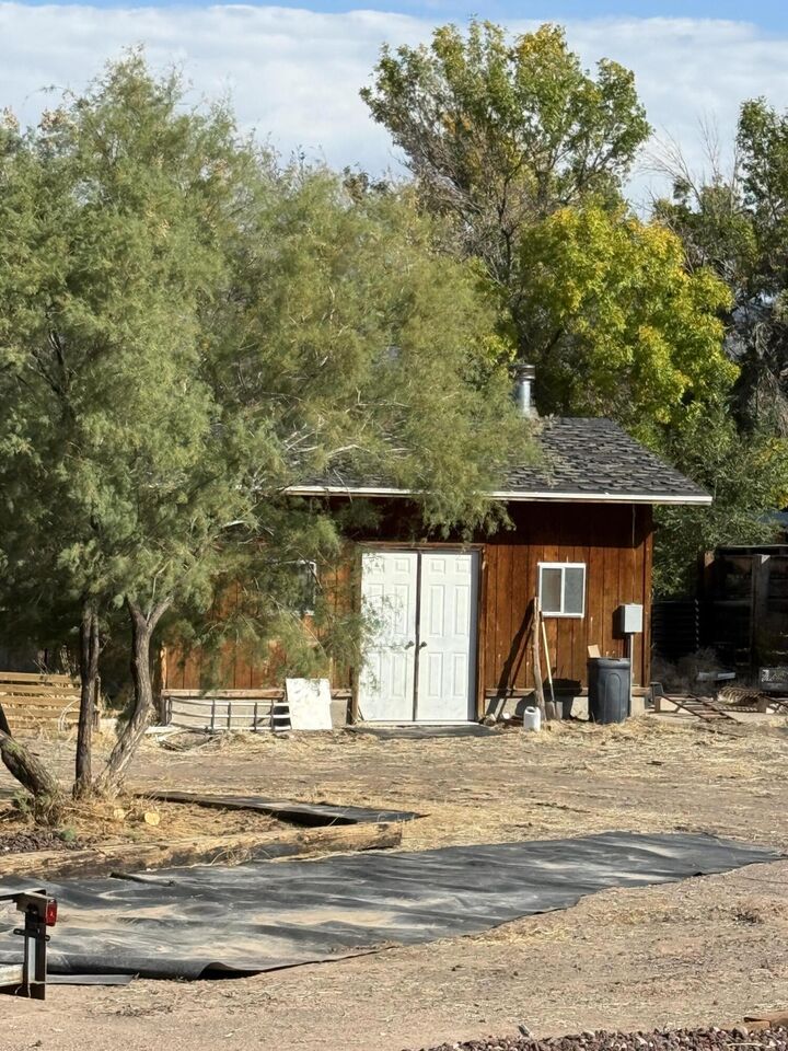 Property Photo: 247 E 300 S St UT 84752
