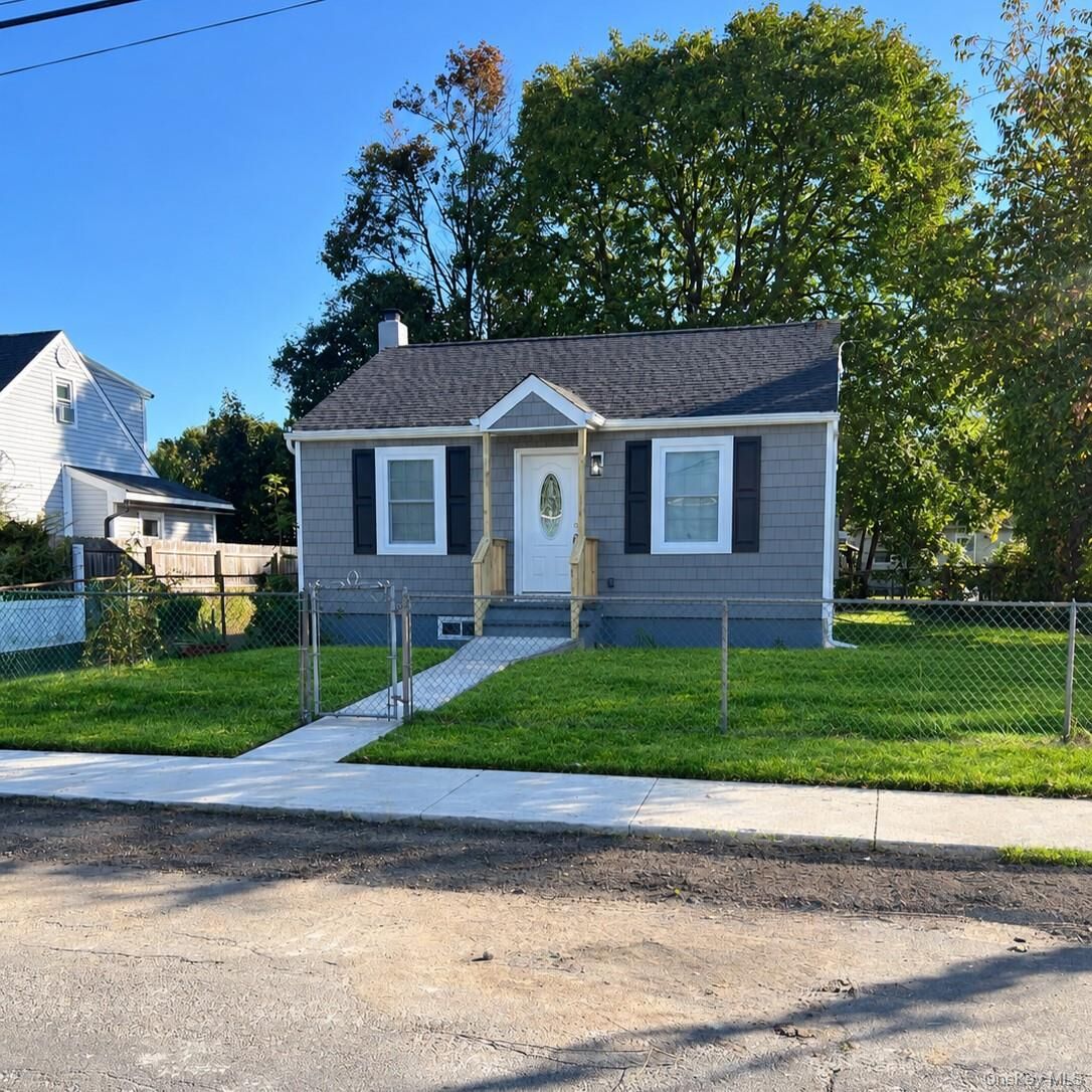 Property Photo:  6 E Booker Avenue  NY 11798 