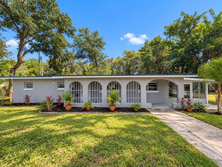 Property Photo:  1300 S Dewey Street  FL 32726 