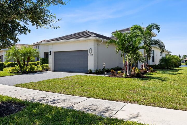Property Photo:  5265 Barnett Circle  FL 34211 