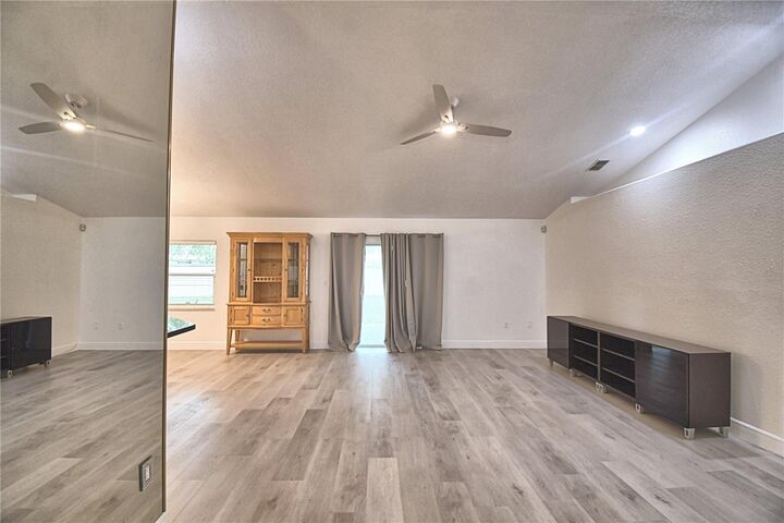 Property Photo:  106 Harbor Way  FL 33823 