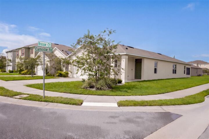 Property Photo:  2415 Brassie Court  FL 33884 