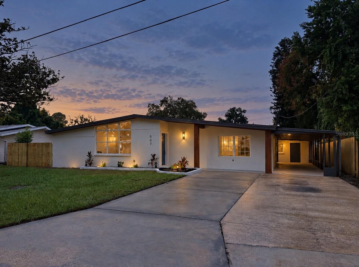 Property Photo:  507 Sutton Place  FL 33510 