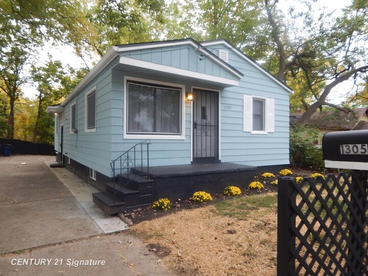 Property Photo: 1305 Markham Street MI 48507