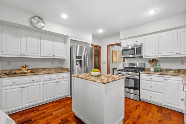 Property Photo: 12427 N Golf Dr WI 53092