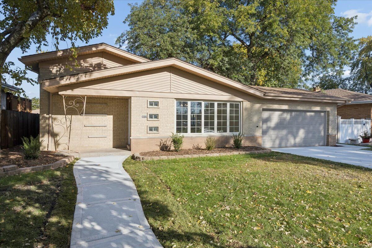 Property Photo:  5504 Oak Center Drive  IL 60453 