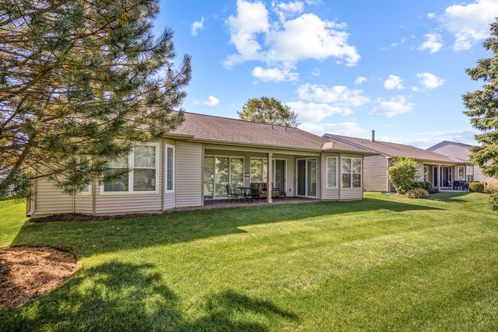 Property Photo:  13300 Honeysuckle Drive  IL 60142 