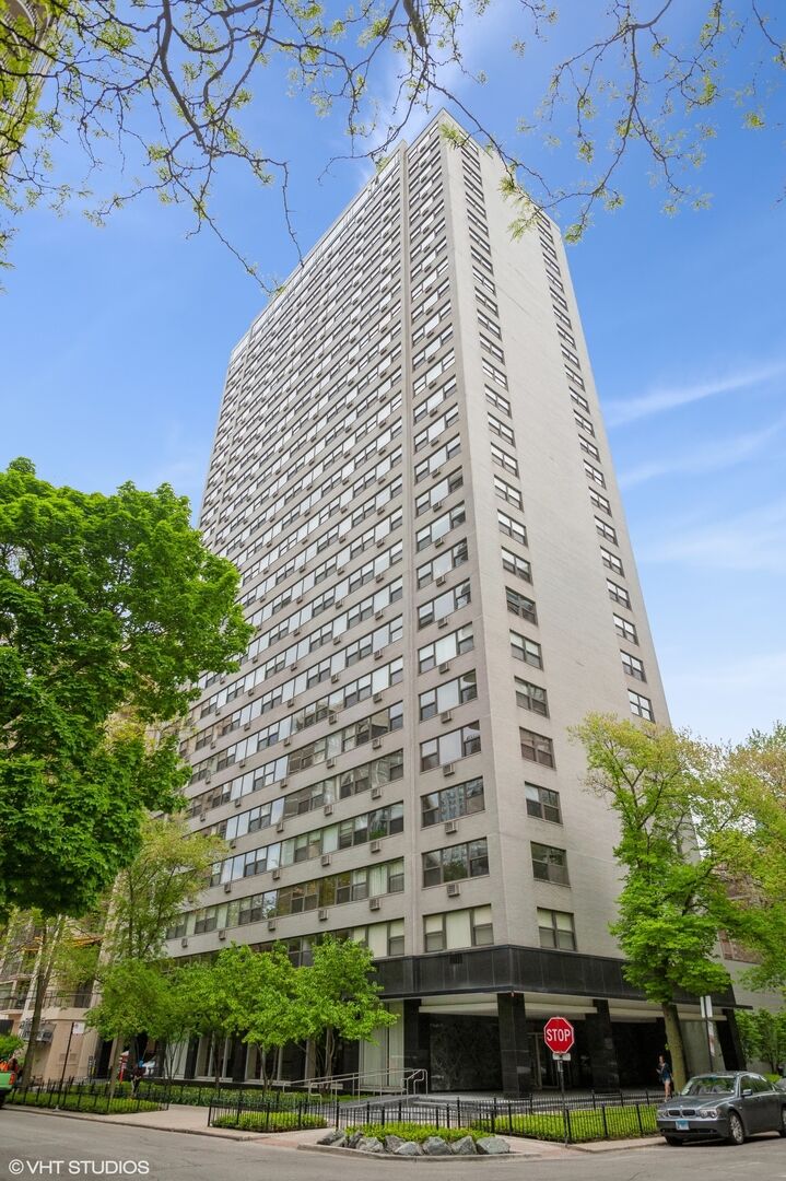Property Photo: 1445 N State Parkway 1904 IL 60610