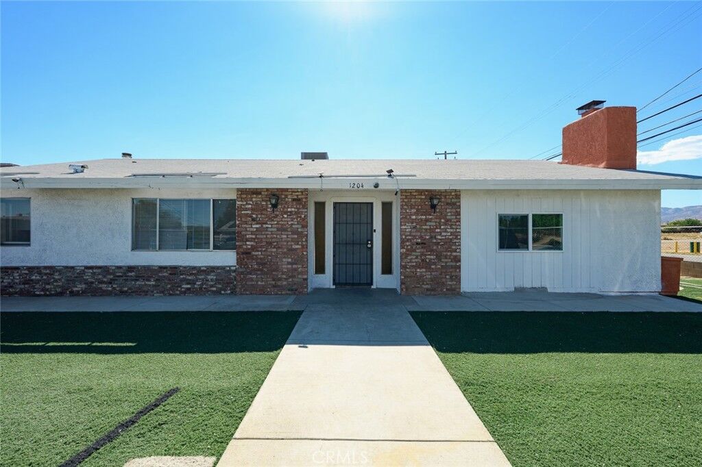 Property Photo:  1204 E Avenue Q4  CA 93550 