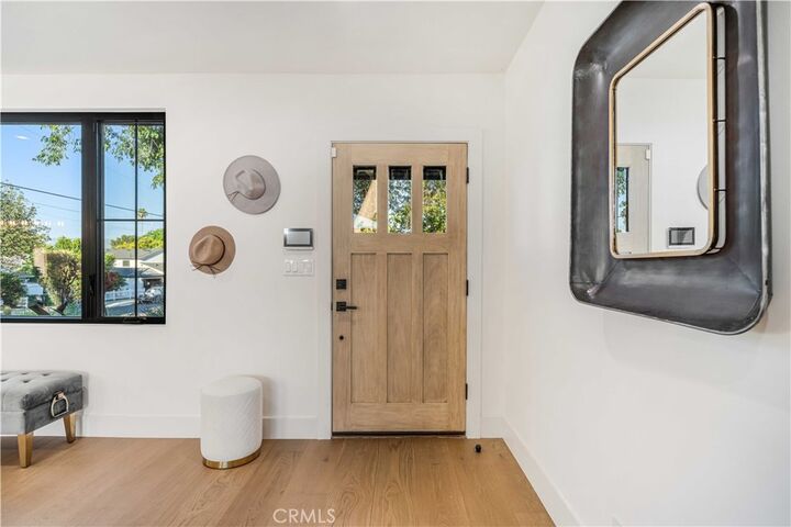 Property Photo: 5525 Wortser Avenue CA 91401