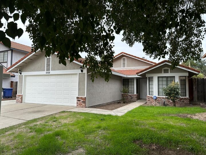 Property Photo:  1005 Vindel Lane  CA 95350 