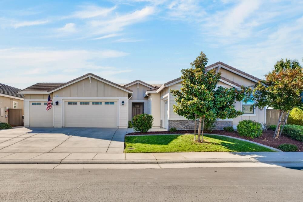 Property Photo:  300 Yorktown Court  CA 95747 