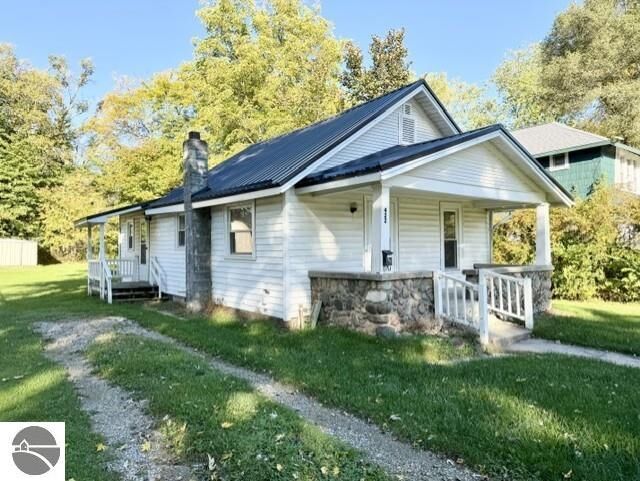Property Photo:  422 Rockingham Avenue  MI 48801 