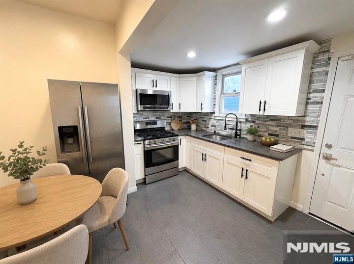 Property Photo:  664 Prospect  NJ 07022 
