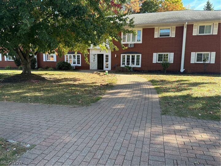 Property Photo:  2 Meadowlawn Drive 7  OH 44060 