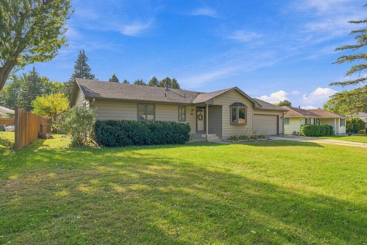 Property Photo:  8711 61st Avenue N  MN 55428 