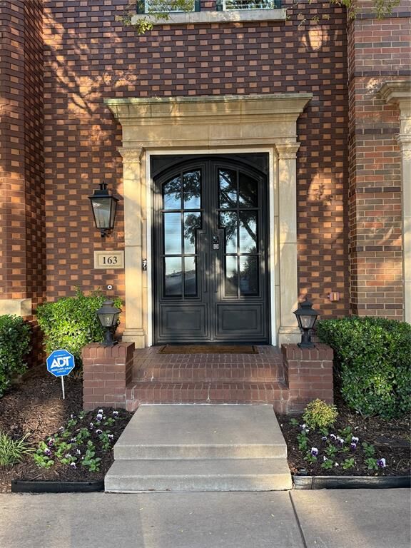Property Photo: 163 Summit Avenue TX 76092