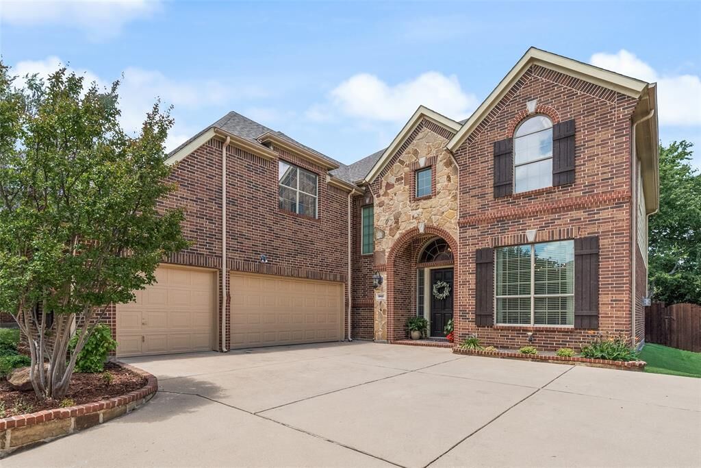 Property Photo: 942 Redbird Lane TX 75013