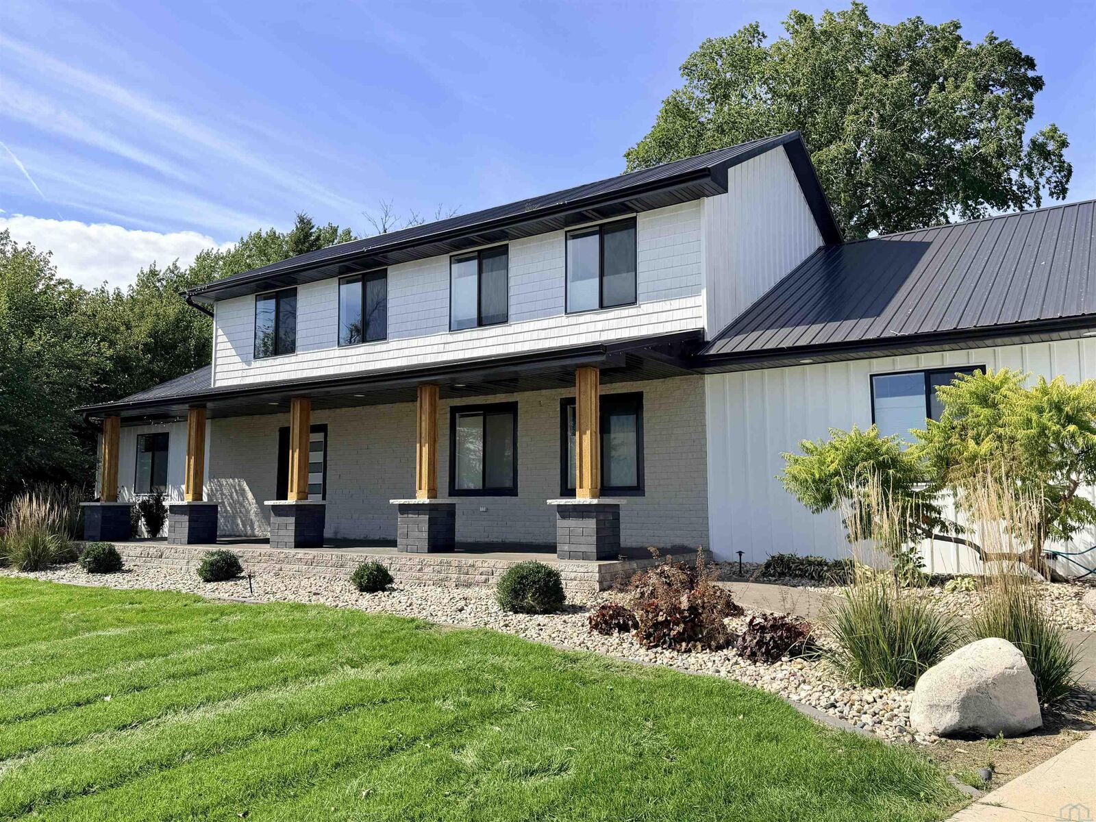 Property Photo: 910 Lakeshore Drive IA 50588