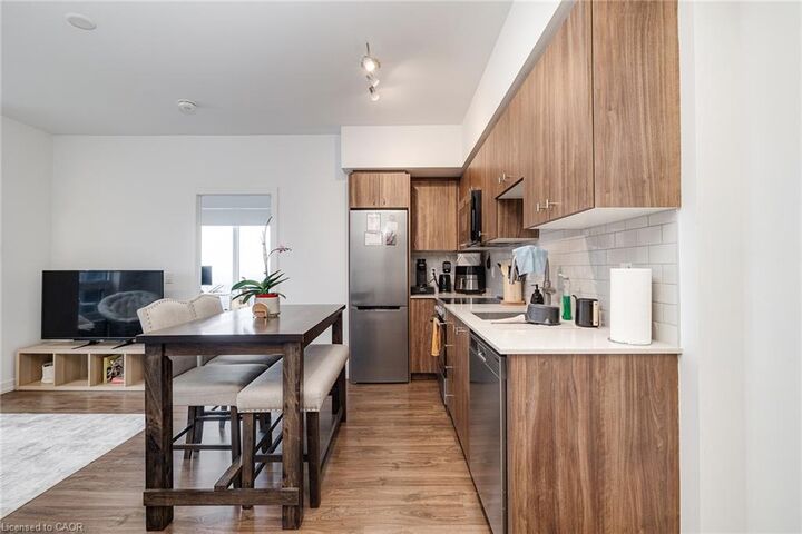 Property Photo:  15 Wellington Street S 1909  ON N2G 0E4 
