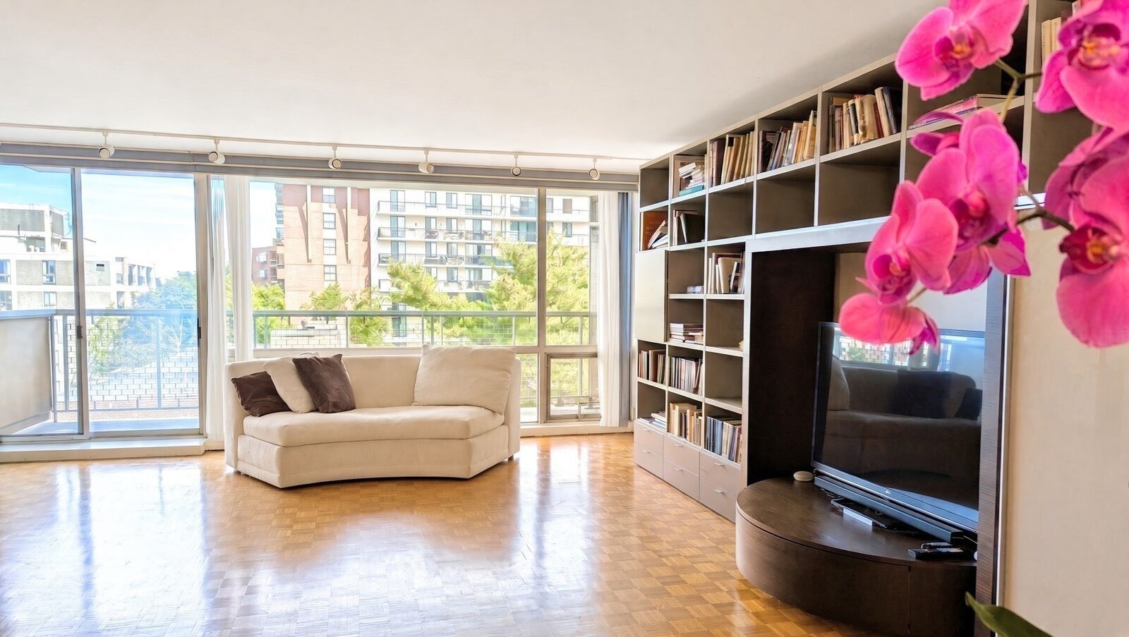 Property Photo:  45 Longwood Ave 705  MA 02446 